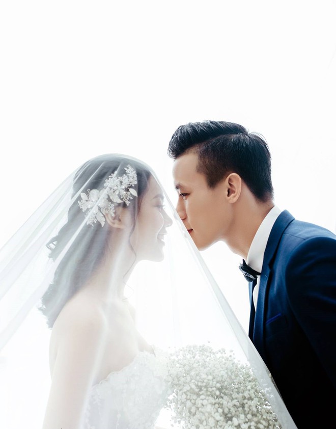 Quế Ngọc Hải: Sau cưới vợ l&agrave; suất đ&aacute; ch&iacute;nh ở đội tuyển Việt Nam? - Ảnh 1.