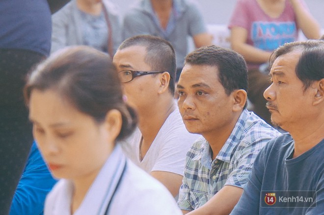 Cư d&acirc;n Carina l&agrave;m lễ cầu si&ecirc;u, tưởng nhớ 13 nạn nh&acirc;n tử vong trong vụ ch&aacute;y kinh ho&agrave;ng - Ảnh 6.