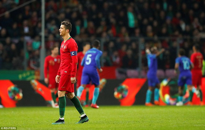 Ronaldo nổi cáu, thất vọng với đồng đội trong trận thua thảm của Bồ Đào Nha - Ảnh 8.