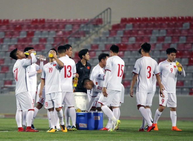 Đội tuyển Việt Nam tập làm quen sân, sẵn sàng đánh bại Jordan - Ảnh 1.