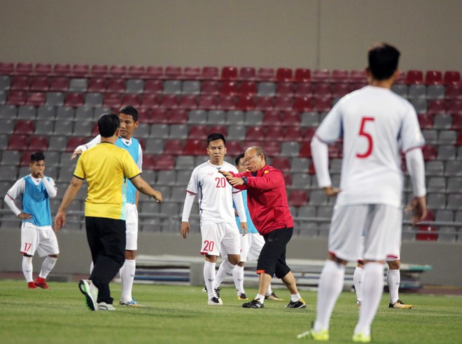 Đội tuyển Việt Nam tập làm quen sân, sẵn sàng đánh bại Jordan - Ảnh 4.