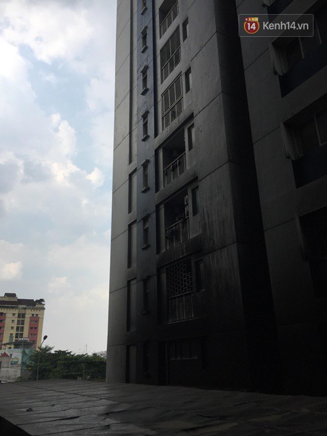 Khung cảnh ám ảnh trong chung cư Carina 3 ngày sau vụ cháy khiến 13 người thiệt mạng - Ảnh 3. Khung cảnh ám ảnh trong chung cư Carina 3 ngày sau vụ cháy khiến 13 người thiệt mạng - Ảnh 3.