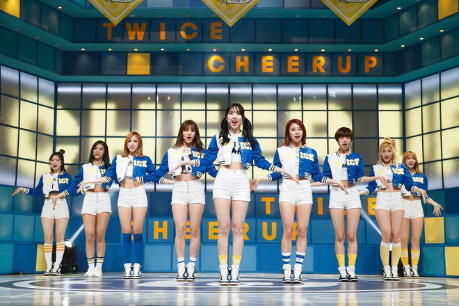 Nh&igrave;n outfit biết ngay t&ecirc;n b&agrave;i h&aacute;t: Những bộ trang phục huyền thoại của girlgroup Kpop - Ảnh 24.