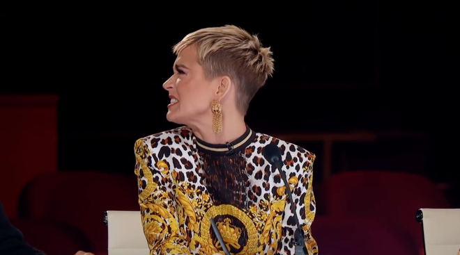 American Idol: Katy Perry v&agrave; bạn g&aacute;i th&iacute; sinh dằn mặt nhau tr&ecirc;n s&acirc;n khấu - Ảnh 5.