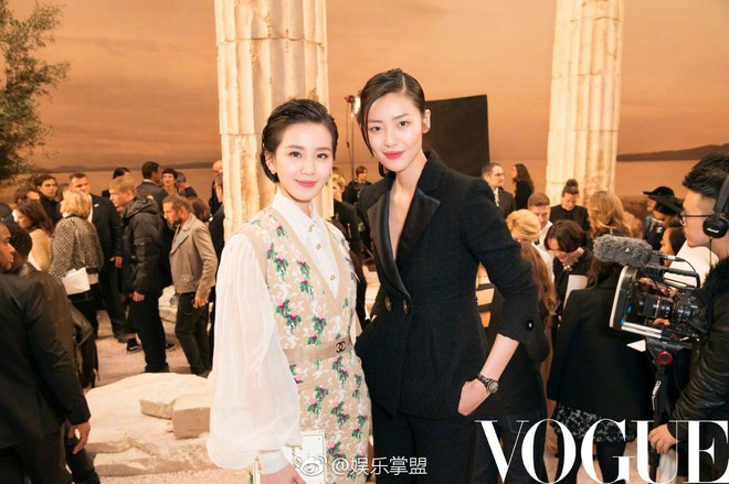 Thấp hơn Liu Wen gần 15cm, Lưu Thi Thi vẫn kh&ocirc;ng hề k&eacute;m cạnh nhờ thần th&aacute;i sang chảnh - Ảnh 4.