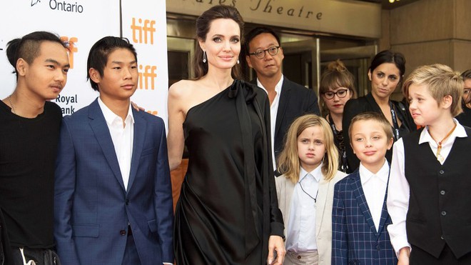 Angelina Jolie gặp gỡ nhiều người đ&agrave;n &ocirc;ng, nhưng vẫn chưa t&igrave;m được người để y&ecirc;u? - Ảnh 1.