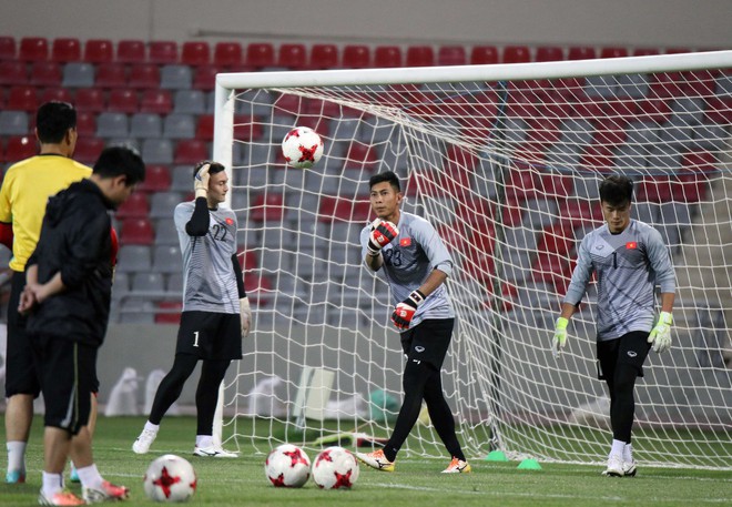 Sự thật l&agrave;: thủ m&ocirc;n Việt Nam bắt b&oacute;ng qu&aacute; hay, B&ugrave;i Tiến Dũng chỉ đứng thứ 3 m&agrave; th&ocirc;i! - Ảnh 3.