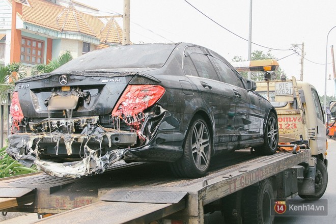 H&agrave;ng trăm xe m&aacute;y, &ocirc; t&ocirc; hạng sang bị ch&aacute;y trơ khung tại chung cư Carina được k&eacute;o ra ngo&agrave;i b&aacute;n sắt vụn - Ảnh 8.