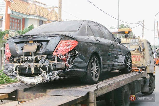 Hàng trăm xe máy, ô tô hạng sang bị cháy trơ khung tại chung cư Carina được kéo ra ngoài bán sắt vụn - Ảnh 8.