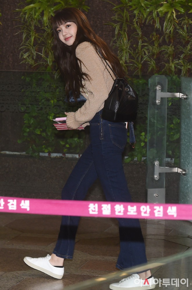 Black Pink g&acirc;y n&aacute;o loạn v&igrave; qu&aacute; đẹp, nhưng mỹ nh&acirc;n được ch&uacute; &yacute; lại kh&ocirc;ng phải l&agrave; Jennie hay Jisoo - Ảnh 1.