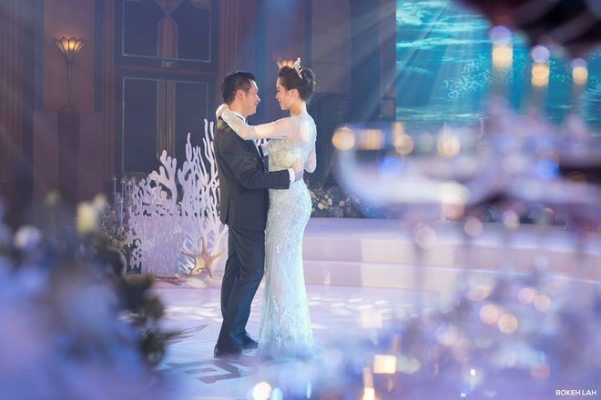Cận cảnh đám cưới kỳ công, xanh màu đại dương của Shark Hưng (Thương vụ bạc tỷ) và cô dâu Á hậu - Ảnh 2.