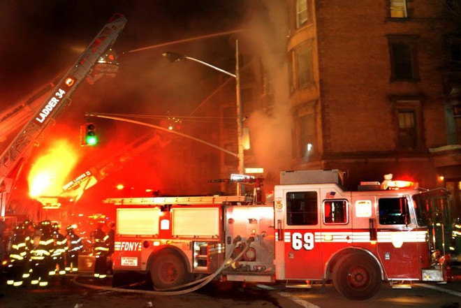 Vụ cháy phim trường tại New York gây thiệt mạng một lính cứu hoả: Nhà sản xuất phim điêu đứng vì bị kiện - Ảnh 3.