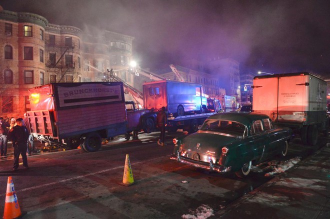Vụ cháy phim trường tại New York gây thiệt mạng một lính cứu hoả: Nhà sản xuất phim điêu đứng vì bị kiện - Ảnh 2.