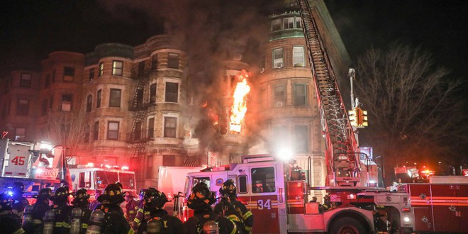 Vụ cháy phim trường tại New York gây thiệt mạng một lính cứu hoả: Nhà sản xuất phim điêu đứng vì bị kiện - Ảnh 1.