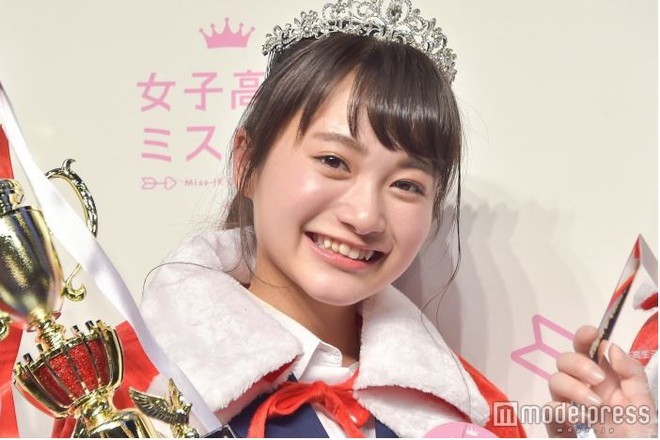 Vừa được giải nữ sinh đáng yêu nhất Nhật Bản, cô bé 17 tuổi lại bị cư dân mạng lôi ra mổ xẻ nhan sắc - Ảnh 3.