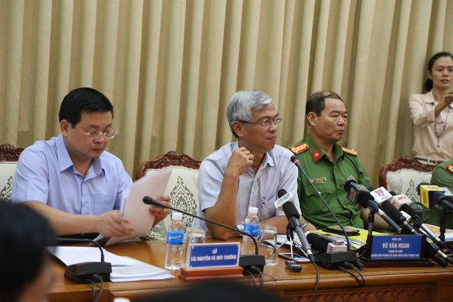 Họp b&aacute;o vụ ch&aacute;y chung cư Carina: B&agrave; con ở trọ, kh&aacute;ch sạn th&igrave; chủ đầu tư phải trả tiền - Ảnh 1.