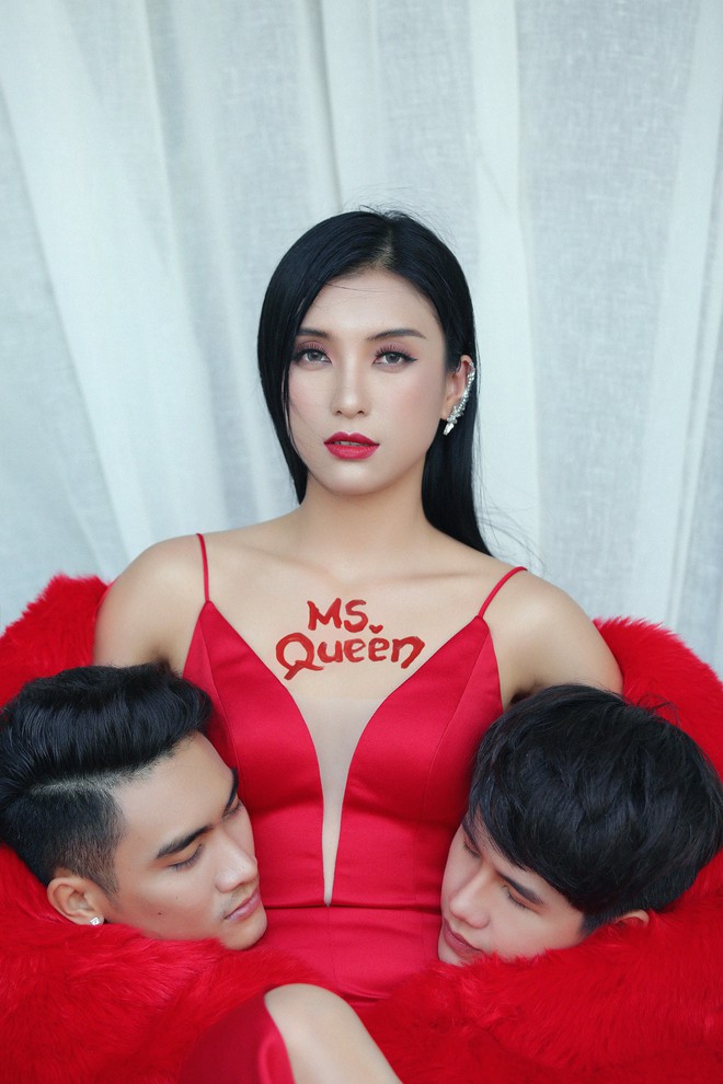 Ti&ecirc;u Ch&acirc;u Như Quỳnh kể chuyện t&igrave;nh tay 3 đầy đam mỹ trong MV mới, h&eacute; lộ tạo h&igrave;nh ấn tượng &ocirc;m đầu cho dự &aacute;n tiếp theo - Ảnh 2.