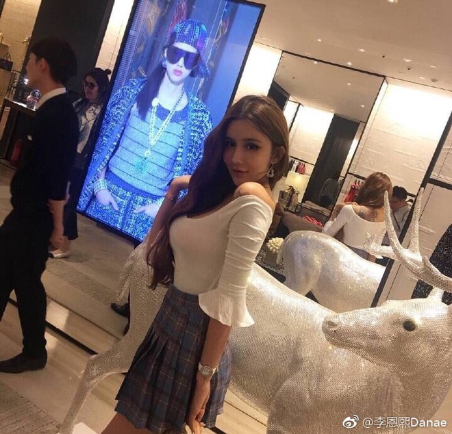 Nhan sắc thay đổi ngỡ ng&agrave;ng của mẫu nữ từng l&agrave; hotgirl mặt rắn nổi tiếng Cbiz - Ảnh 10.