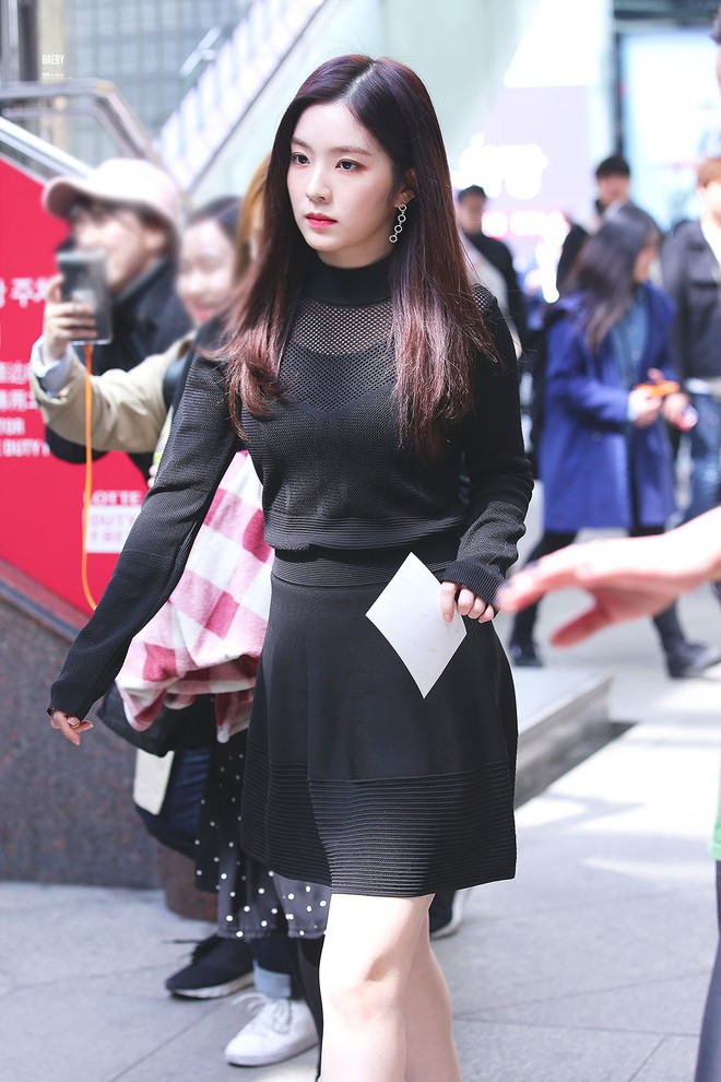Ai bảo diện đồ đen l&#224; gi&#224;, h&#227;y cứ nh&#236;n 5 idol n&#224;y tỏa s&#225;ng ngời ngời khi diện cả &quot;c&#226;y&quot; đen - Ảnh 6.