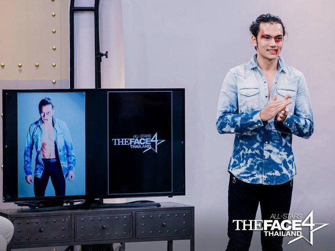 HLV The Face Th&aacute;i sợ h&atilde;i &ocirc;m c&acirc;y khi xem th&iacute; sinh thực hiện thử th&aacute;ch - Ảnh 6.