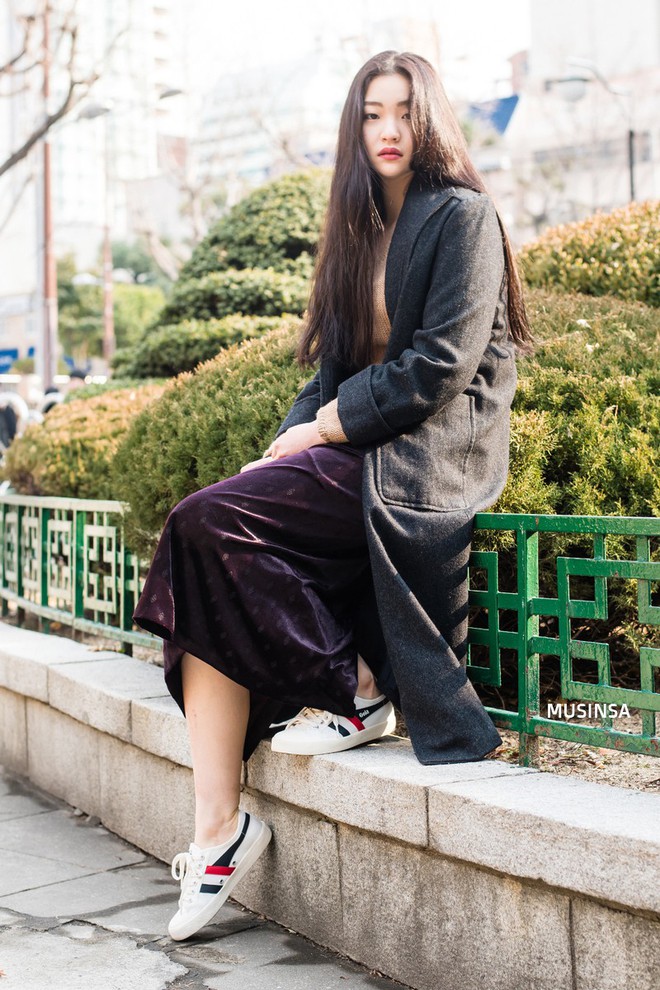 Giới trẻ H&agrave;n hay gh&ecirc;, mix đồ si&ecirc;u đơn giản nhưng cool hết mức, ngắm ho&agrave;i kh&ocirc;ng ch&aacute;n - Ảnh 11.