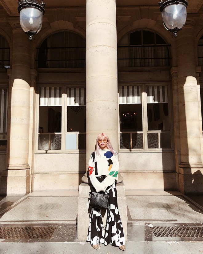 Vừa l&ecirc;n kệ, họa tiết mảng m&agrave;u của H&M Studio đ&atilde; được chưng diện to&agrave;n cầu, c&aacute;nh fashionista Việt n&agrave;o c&oacute; k&eacute;m cạnh - Ảnh 4.