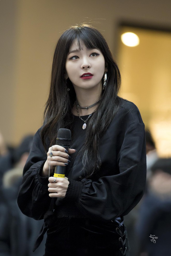 Ai bảo diện đồ đen l&#224; gi&#224;, h&#227;y cứ nh&#236;n 5 idol n&#224;y tỏa s&#225;ng ngời ngời khi diện cả &quot;c&#226;y&quot; đen - Ảnh 2.