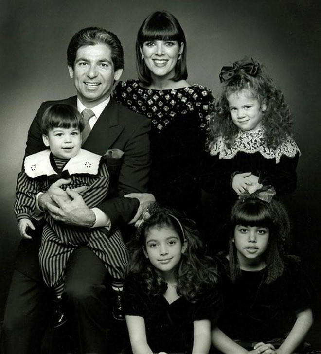Đ&acirc;y mới l&agrave; Nữ ch&uacute;a thực sự của nh&agrave; Kardashian: Bộ &oacute;c t&agrave;i ba l&agrave;m n&ecirc;n đế chế triệu đ&ocirc; của 6 người con - Ảnh 4.