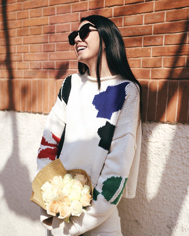 Vừa l&ecirc;n kệ, họa tiết mảng m&agrave;u của H&M Studio đ&atilde; được chưng diện to&agrave;n cầu, c&aacute;nh fashionista Việt n&agrave;o c&oacute; k&eacute;m cạnh - Ảnh 5.