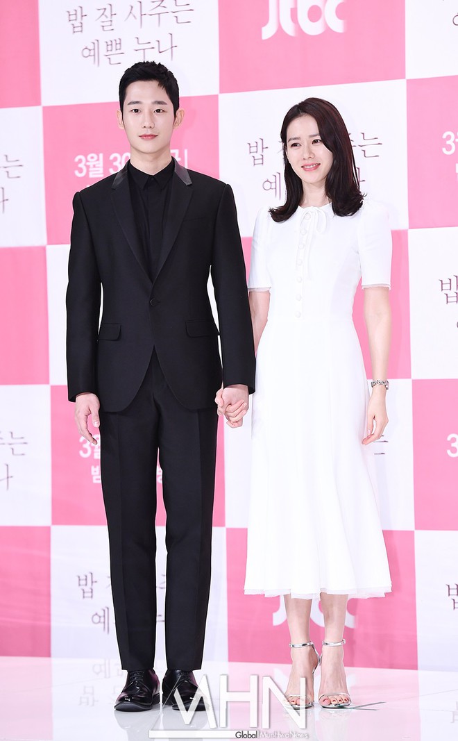 Fan Son Ye Jin mừng phát khóc vì hành động nắm chặt tay em của mỹ nam Jung Hae In ở sự kiện - Ảnh 5.
