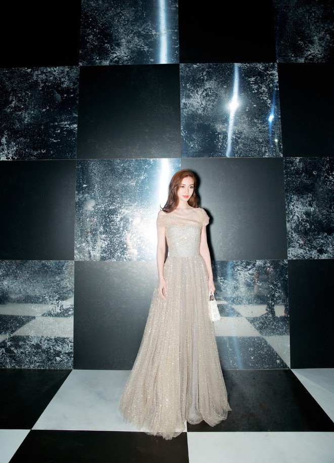 Chiếm spotlight MXH ng&agrave;y h&ocirc;m nay: Angela Baby đẹp kh&oacute; tin, kh&ocirc;ng thể t&igrave;m nổi bức ảnh d&igrave;m h&agrave;ng - Ảnh 3.