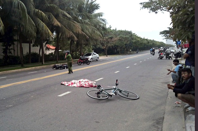 Đà Nẵng: Đi tập thể dục bằng xe đạp, ông lão Việt kiều Mỹ bị xe máy tông chết - Ảnh 1.