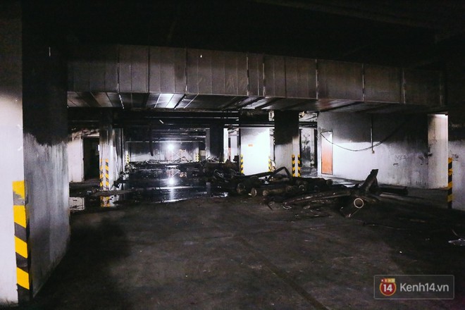 Ớn lạnh hiện trường nơi ngọn lửa bùng phát tại hầm chung cư Carina khiến 13 người tử vong - Ảnh 12.