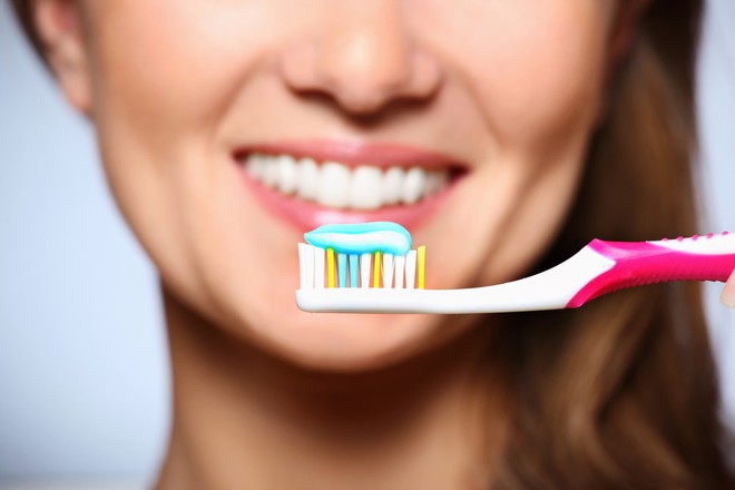 2 cách làm trắng răng cực nhanh, rẻ mà hiệu quả có ngay trong nhà nhưng không phải ai cũng biết cách - Ảnh 7.