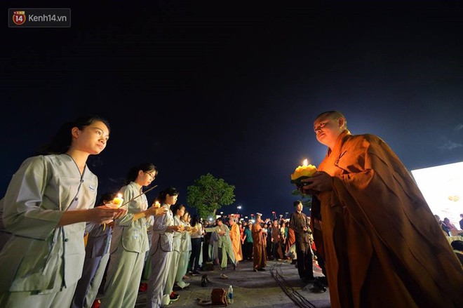 Tam Đảo ùn tắc nghiêm trọng sau lễ hội hoa đăng Tây Thiên: Phật tử, du khách chôn chân ngoài đường - Ảnh 7.