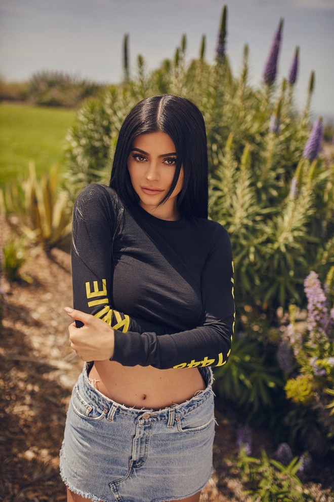 Nhờ sinh con, Kylie Jenner đè bẹp mọi đối thủ, sở hữu 5 bức ảnh có lượng like khủng nhất Instagram - Ảnh 1.