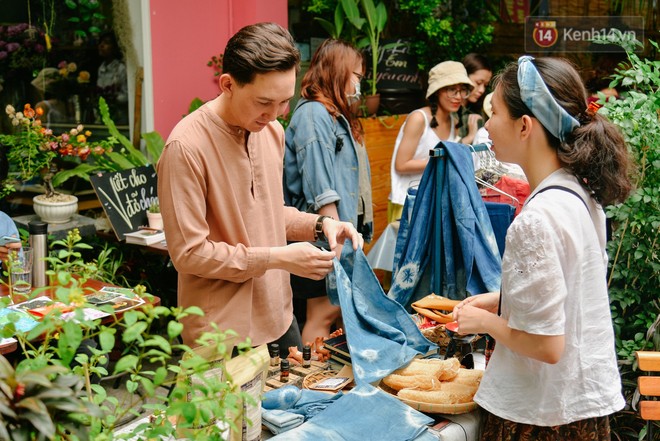 Sau Hà Nội, phiên chợ Người yêu cũ xuất hiện ở Sài Gòn: Mua một món đồ, được nghe cả câu chuyện tình xưa - Ảnh 3.
