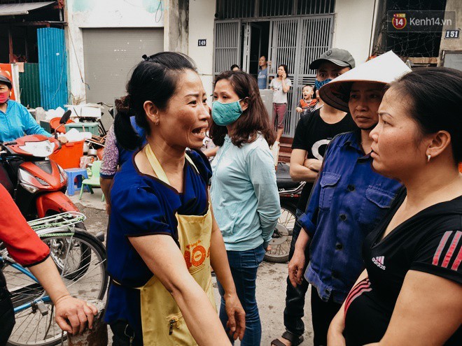 Xót xa cảnh nhiều tiểu thương chợ Quang thẫn thờ, khóc ngất: "Cháy hết rồi, hết sạch sành sanh..." - Ảnh 18.