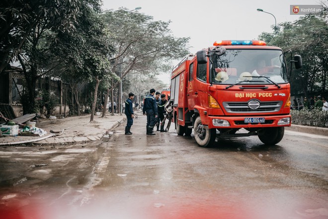 Xót xa cảnh nhiều tiểu thương chợ Quang thẫn thờ, khóc ngất: Cháy hết rồi, hết sạch sành sanh... - Ảnh 16.