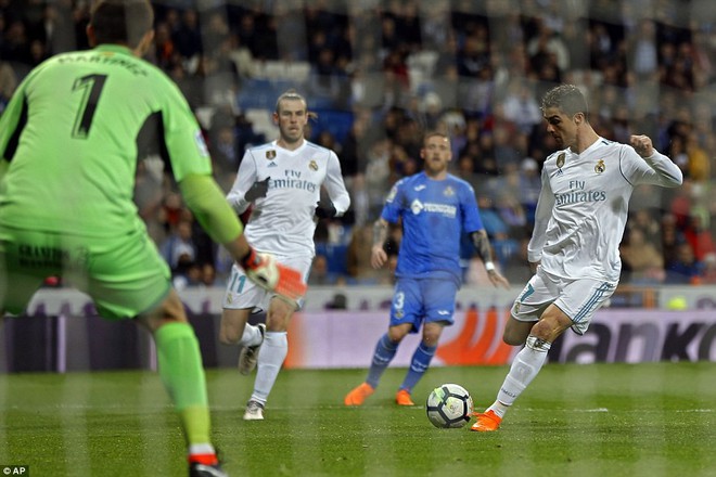 Ronaldo ghi b&agrave;n thứ 300, sẵn s&agrave;ng cho đại chiến với PSG - Ảnh 2.