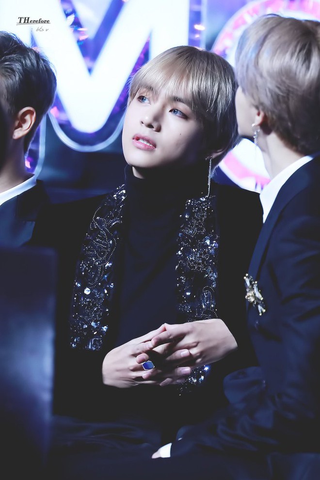 Đụng h&agrave;ng ai kh&ocirc;ng đụng lại đụng ngay với diễn vi&ecirc;n, liệu c&aacute;c idol c&oacute; bị lấn &aacute;t? - Ảnh 2.