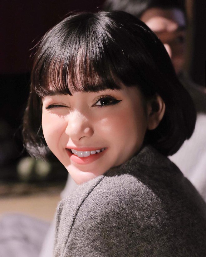 "Đổi gió" với tóc xoăn Sulli nhưng dường như Hiền Hồ lại bớt xinh đi vài phần - Ảnh 8.