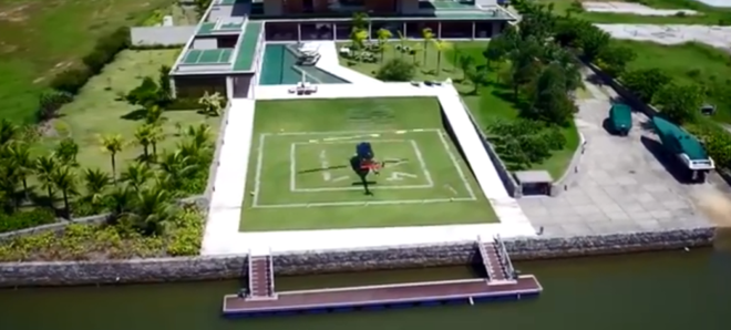 Neymar dưỡng thương ở dinh thự triệu đô, có sân đậu trực thăng riêng - Ảnh 1.