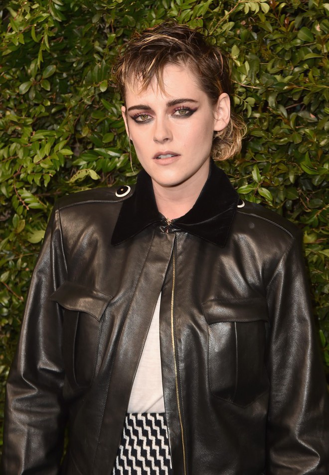 Gương mặt quá đẹp, Kristen Stewart không dịu dàng nữ tính mà vẫn hút mắt nhất dàn sao tại sự kiện - Ảnh 1.