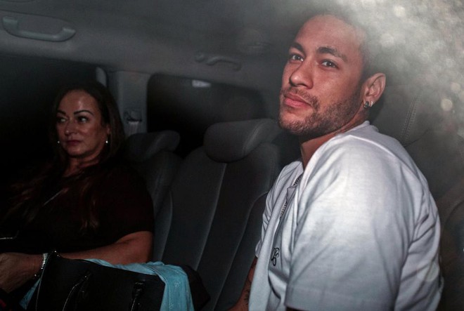 Neymar dưỡng thương ở dinh thự triệu đô, có sân đậu trực thăng riêng - Ảnh 13.