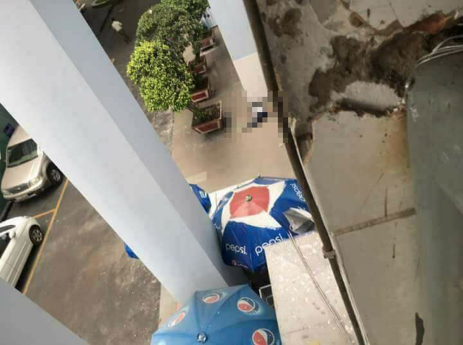 Một nữ sinh rơi từ tầng 14 trường Đại học Công nghiệp TP.HCM, nghi tự tử do trầm cảm - Ảnh 1.
