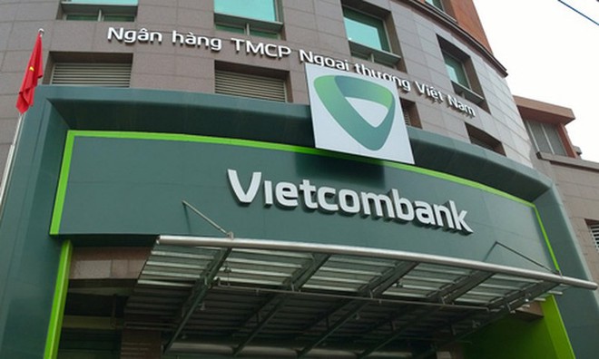 Kh&aacute;ch phản ứng tăng ph&iacute;, Vietcombank khẳng định thu ph&iacute; thấp nhất thị trường - Ảnh 1.