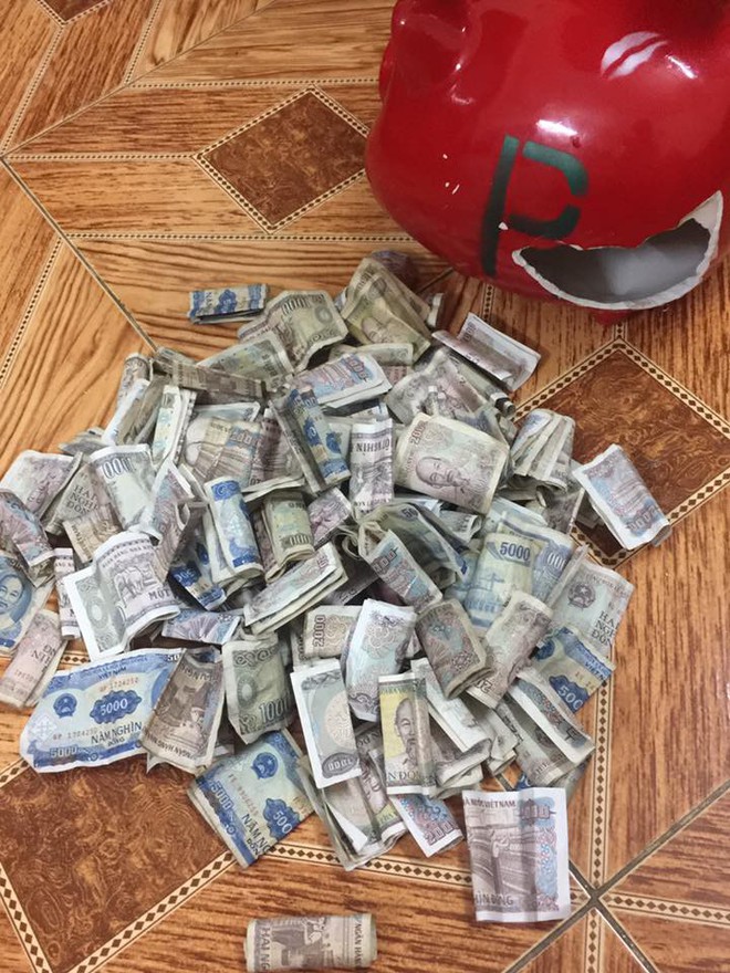 Vợ chắc mẩm chồng đ&atilde; tiết kiệm được kha kh&aacute; tiền để mua SH, ngờ đ&acirc;u khi lợn đất bể mới ph&aacute;t hiện sự thật phũ ph&agrave;ng - Ảnh 2.