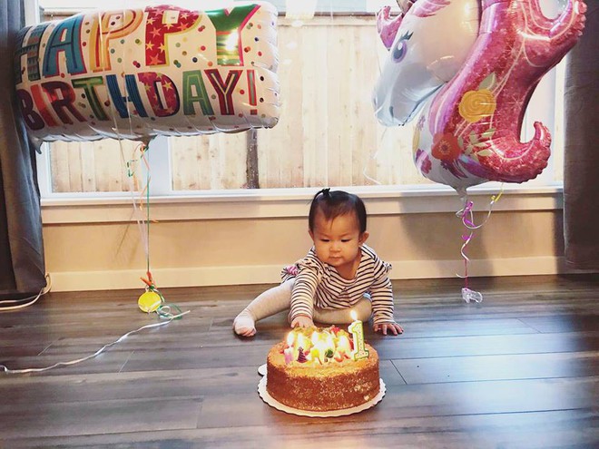 Lam Trường và bà xã 9x tự tay nấu ăn, tổ chức tiệc sinh nhật 1 tuổi cho con gái cưng - Ảnh 3.