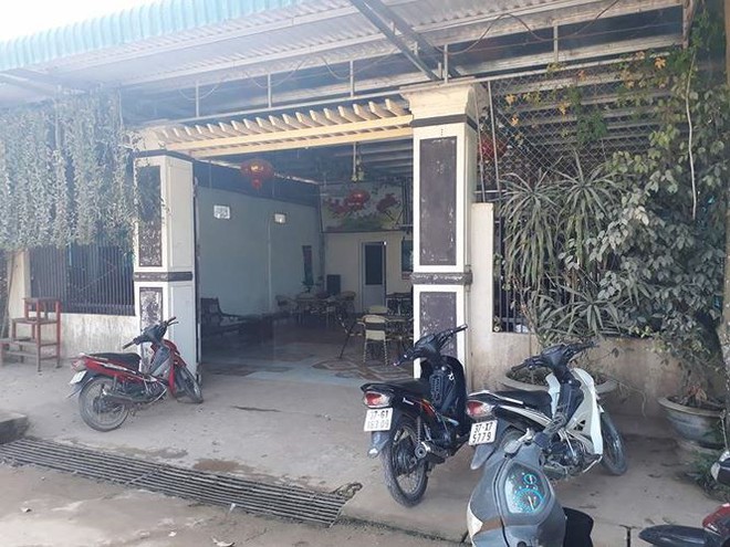 Đánh chết khách uống cà phê vì bị rọi đèn pha xe máy vào mặt - Ảnh 1.